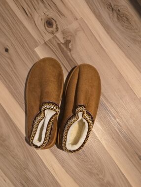 SHEIN Brown Faux Suede Lined Moccasin Slippers